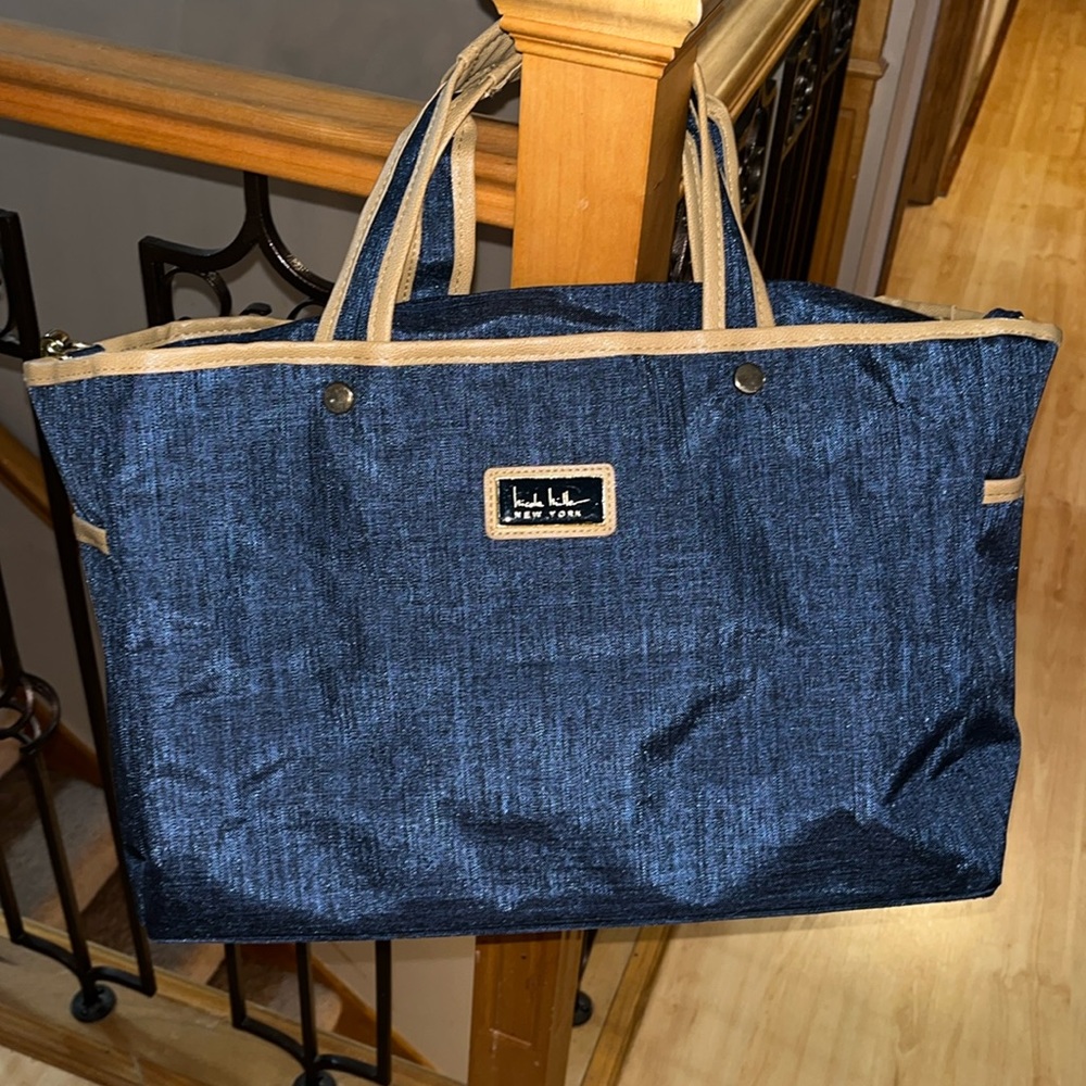 Nicole Miller New York duffle bag 16x7x11